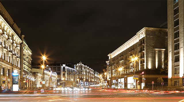 Calle Tverskaya La principal arteria de Moscú